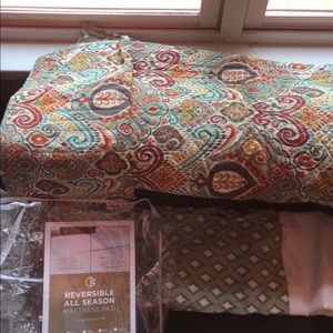 Waverly REVERSIBLE quilted twin bedding